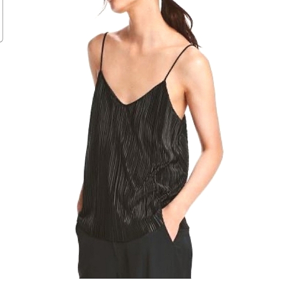 H&M Black plisse spaghetti strap top. Size Small - Picture 1 of 9